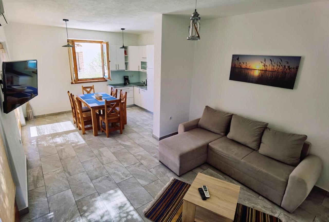 Holiday Homes Sintija Kampor Dış mekan fotoğraf