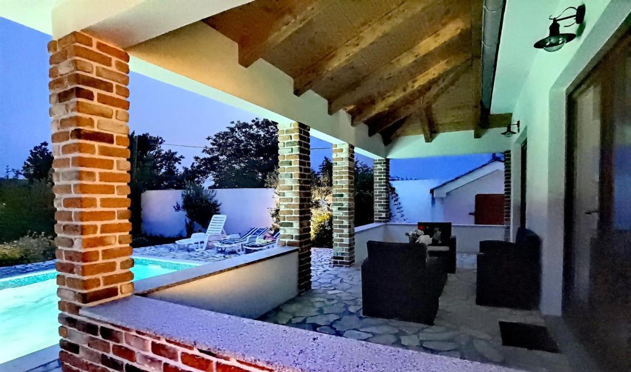 Holiday Homes Sintija Kampor Dış mekan fotoğraf
