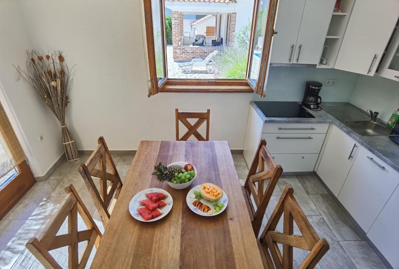 Holiday Homes Sintija Kampor Dış mekan fotoğraf