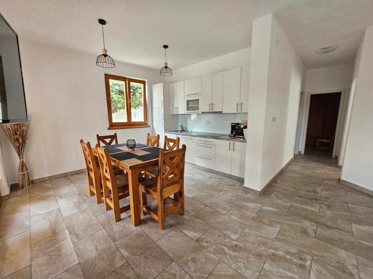 Holiday Homes Sintija Kampor Dış mekan fotoğraf