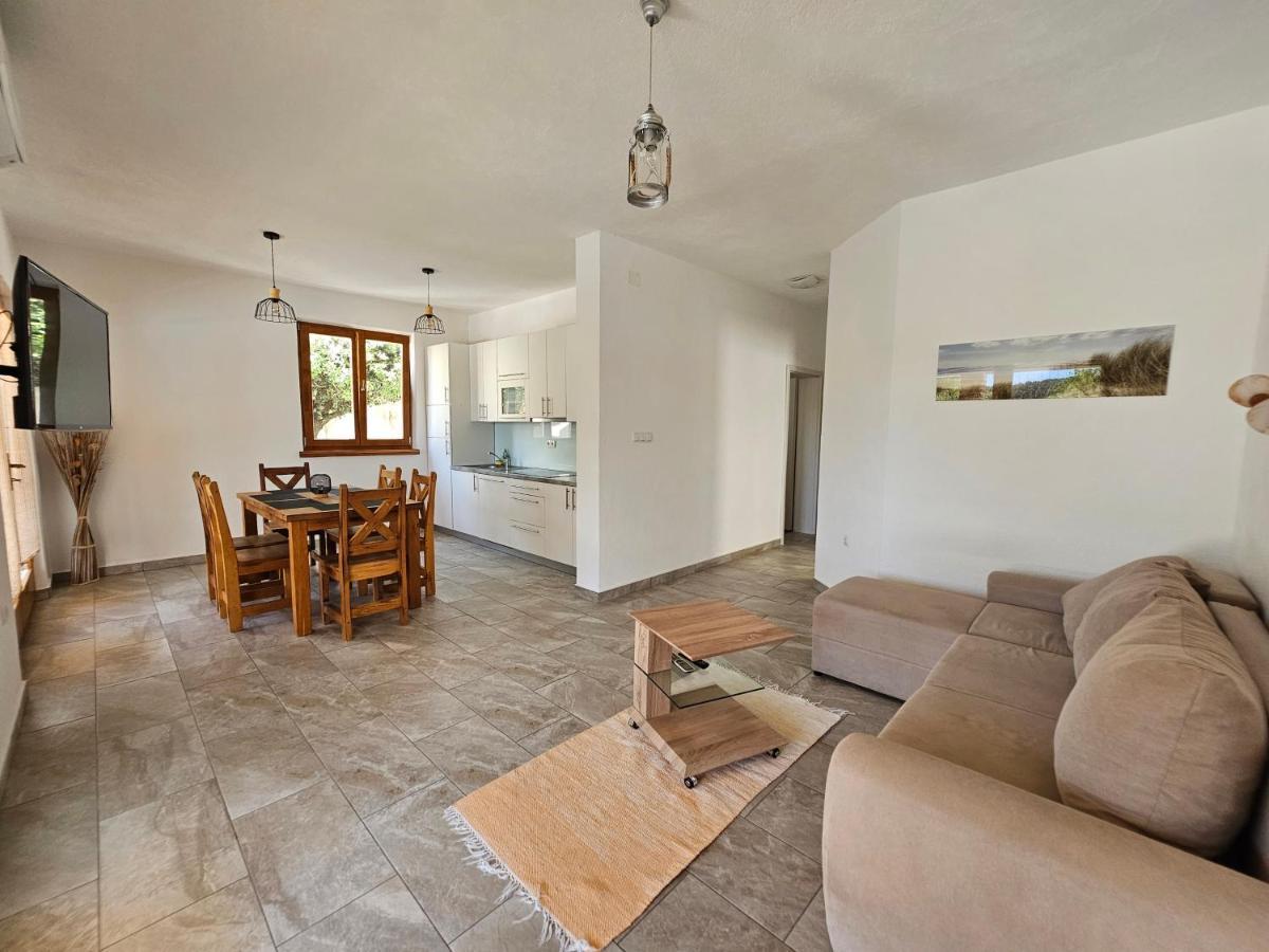 Holiday Homes Sintija Kampor Dış mekan fotoğraf