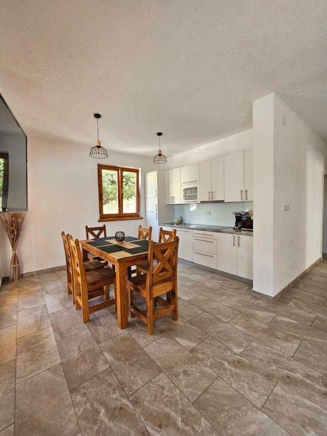Holiday Homes Sintija Kampor Dış mekan fotoğraf