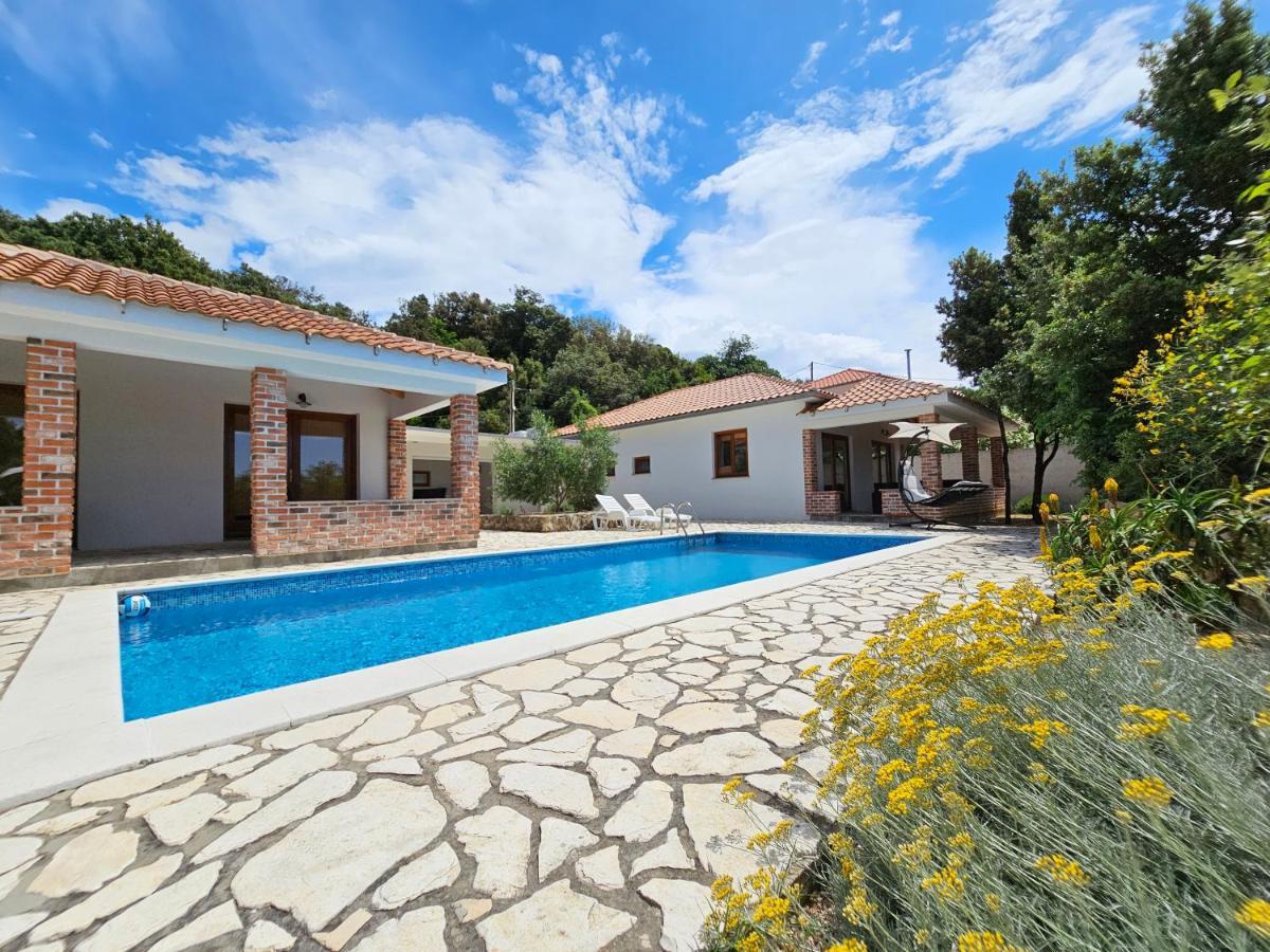 Holiday Homes Sintija Kampor Dış mekan fotoğraf