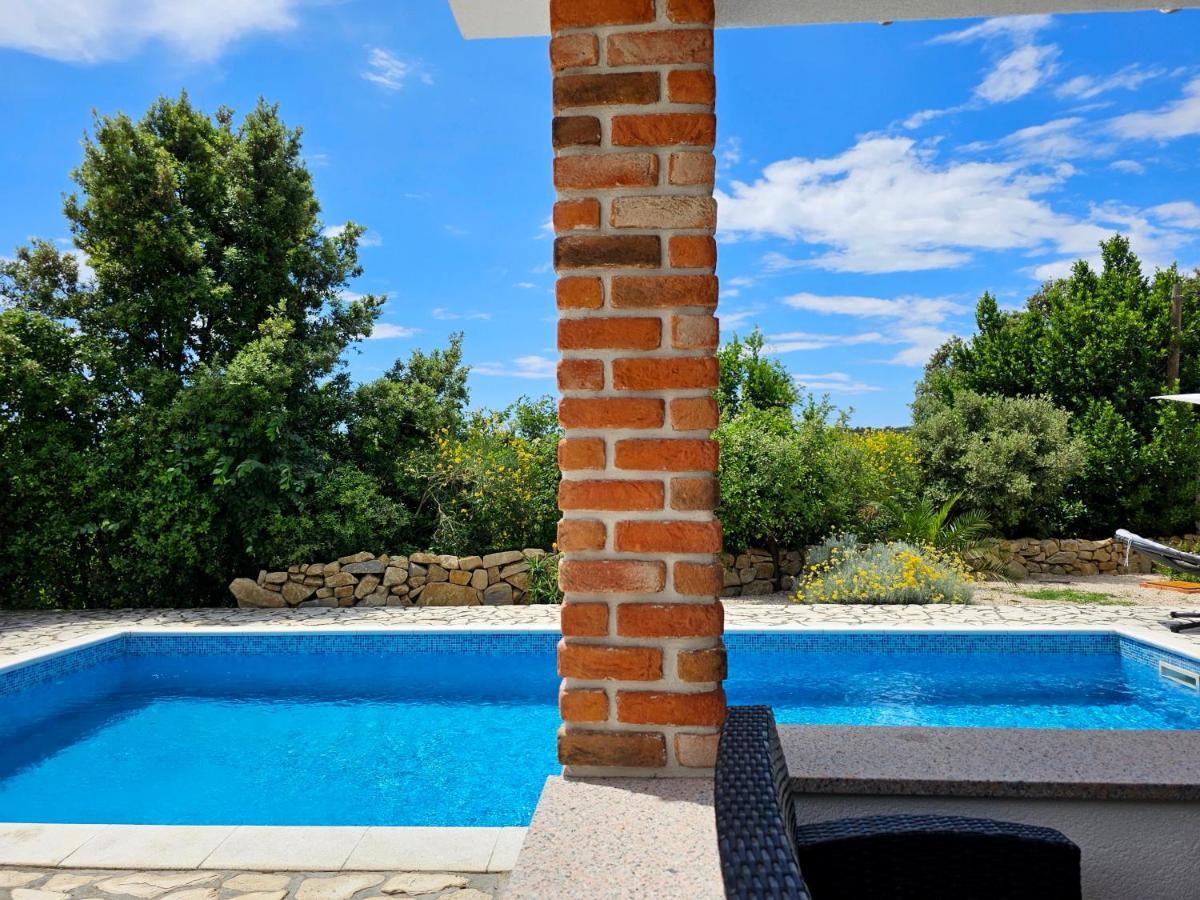 Holiday Homes Sintija Kampor Dış mekan fotoğraf