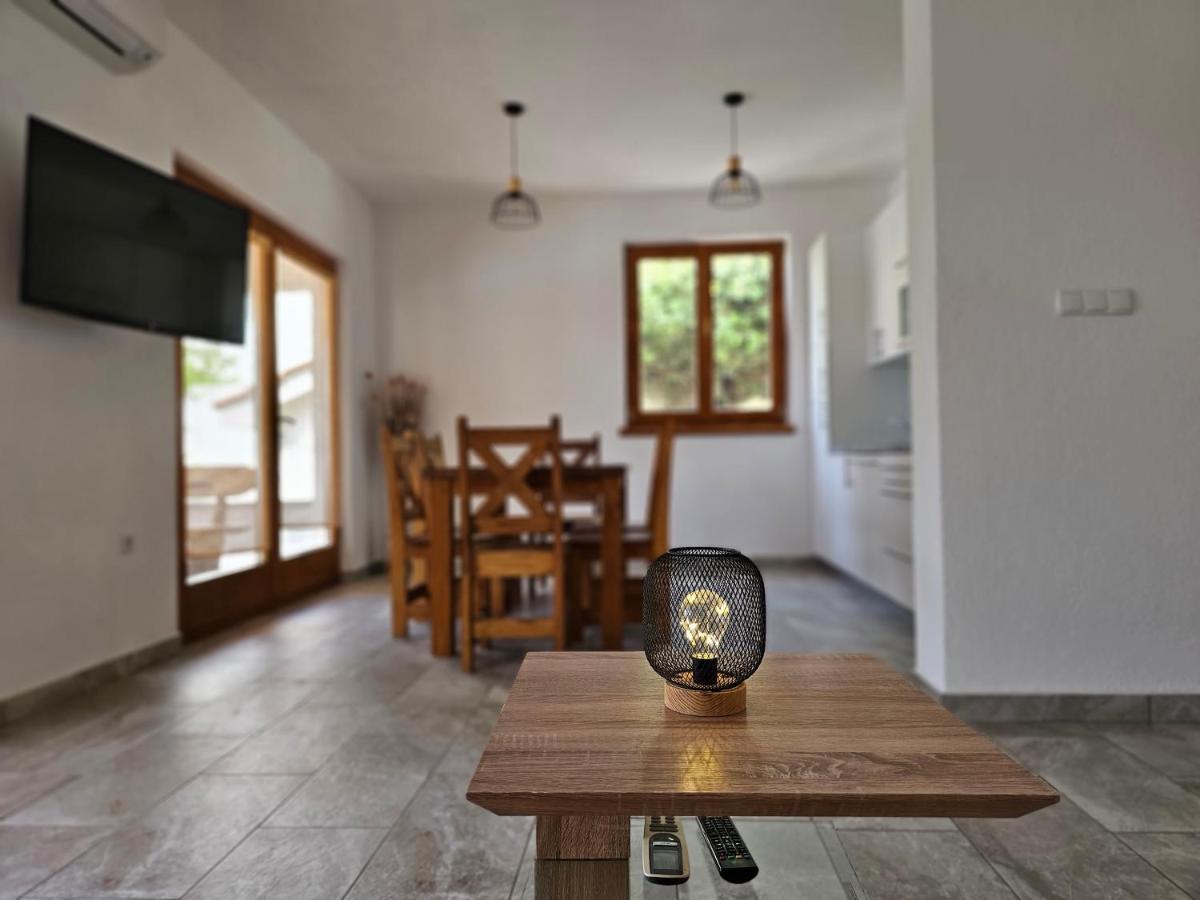 Holiday Homes Sintija Kampor Dış mekan fotoğraf