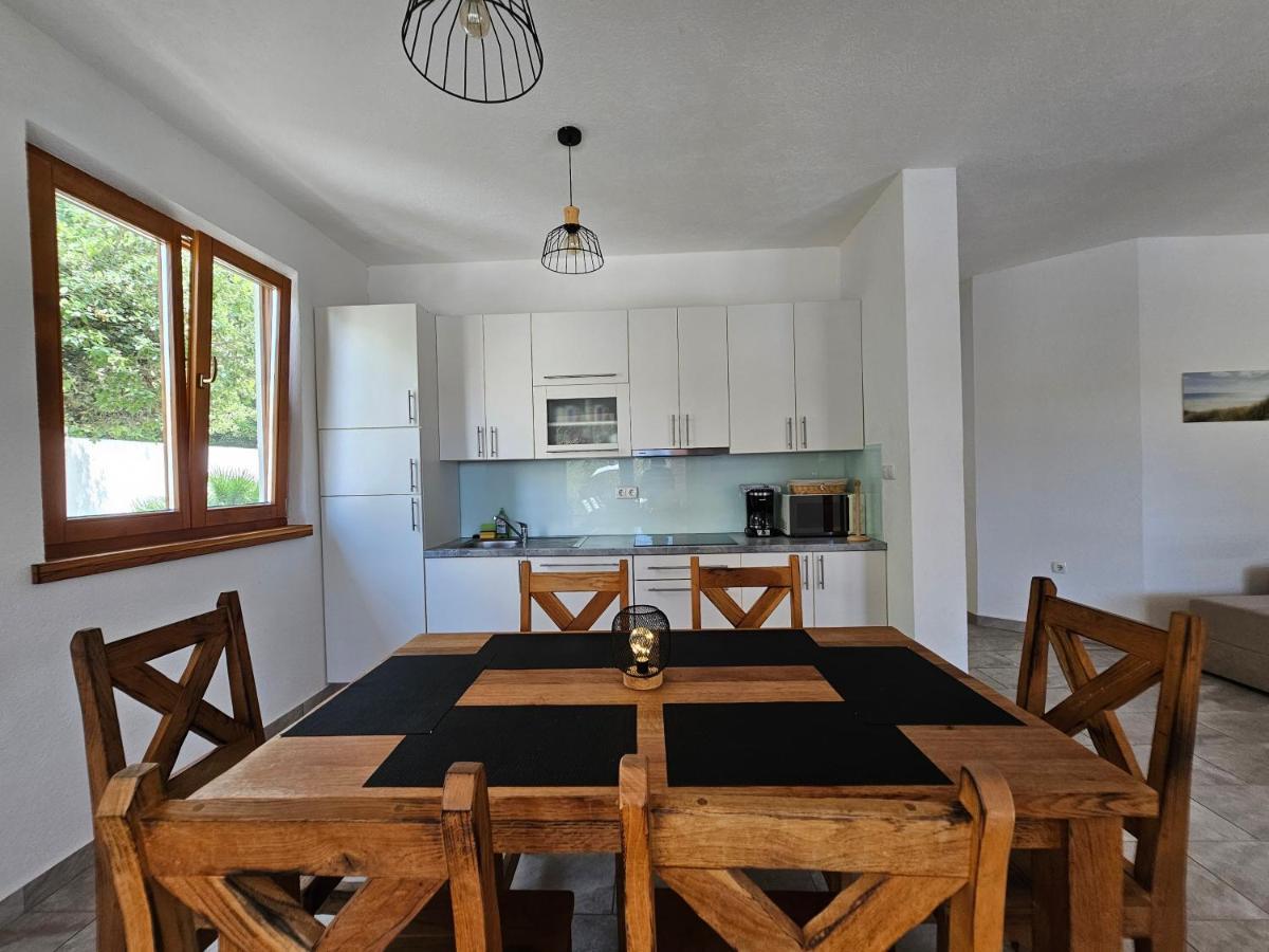 Holiday Homes Sintija Kampor Dış mekan fotoğraf